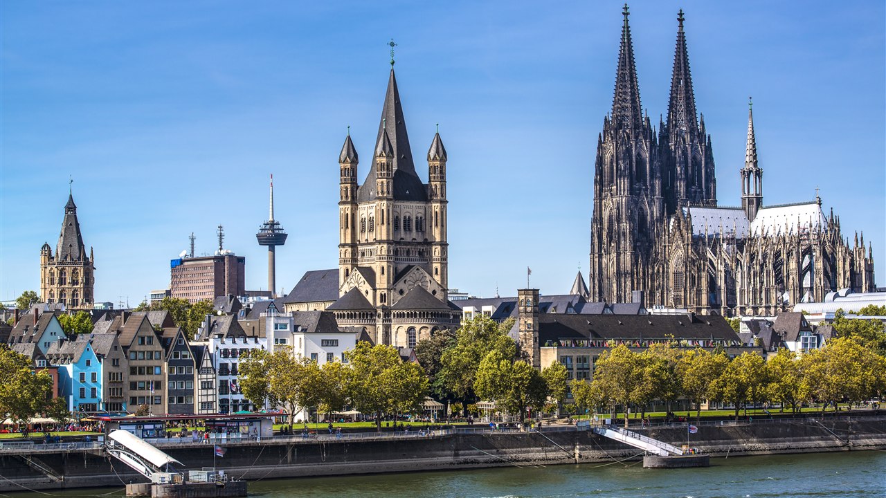 Köln-Panorama mit Dom und Rheinufer – Gesundheitszeugnis Köln online machen